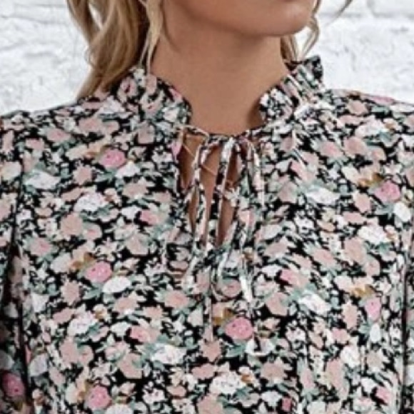 ❌Not For Sale❌ 🆕Tie Neck Ditsy Floral Print Dress - Picture 6 of 7